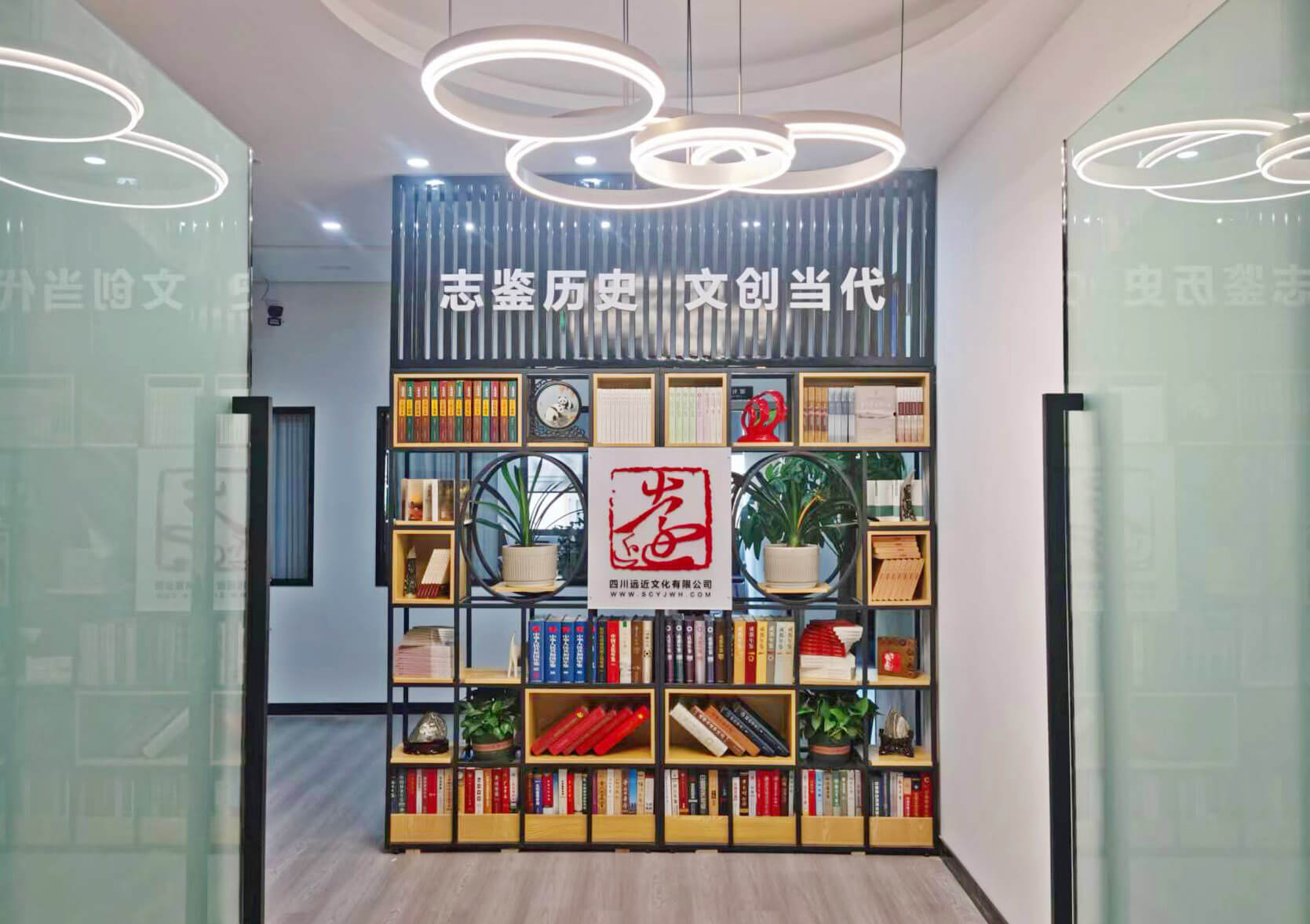 公司大门logo小.jpg